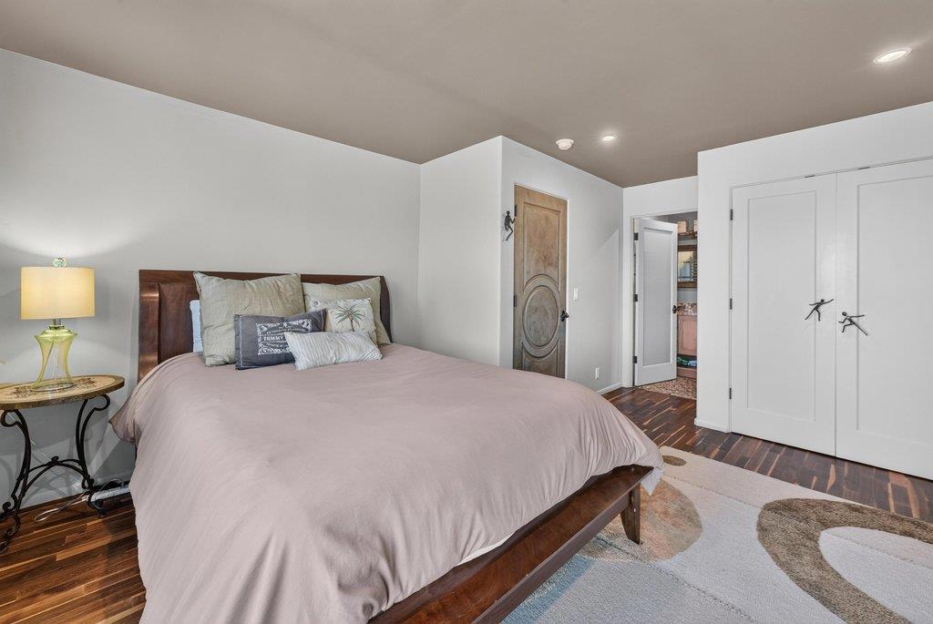 100 Oakland Property Photo 50