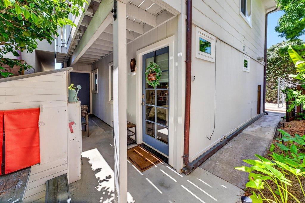 100 Oakland Property Photo 53