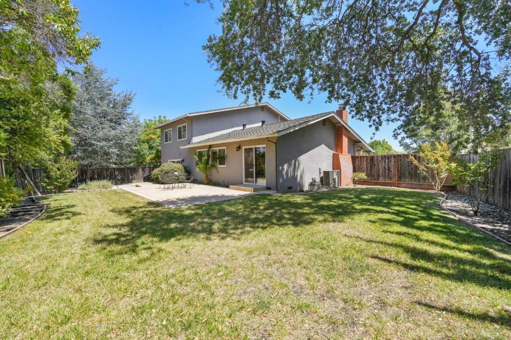 7967 Stonehurst Court Property Photo 8