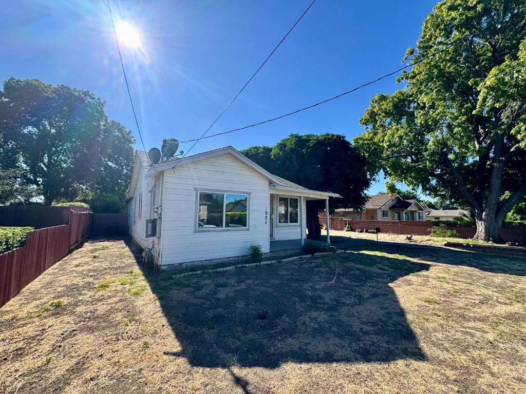 1925 Alpha Way Property Photo 4