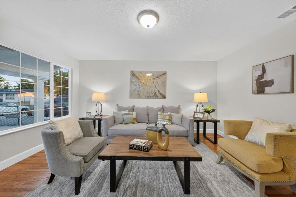 2868 Fairfax Avenue Property Photo 1