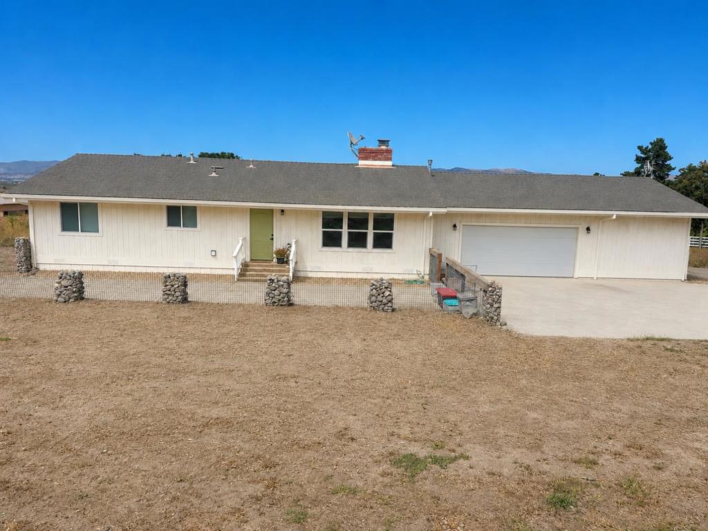 880 River Road Property Photo 1