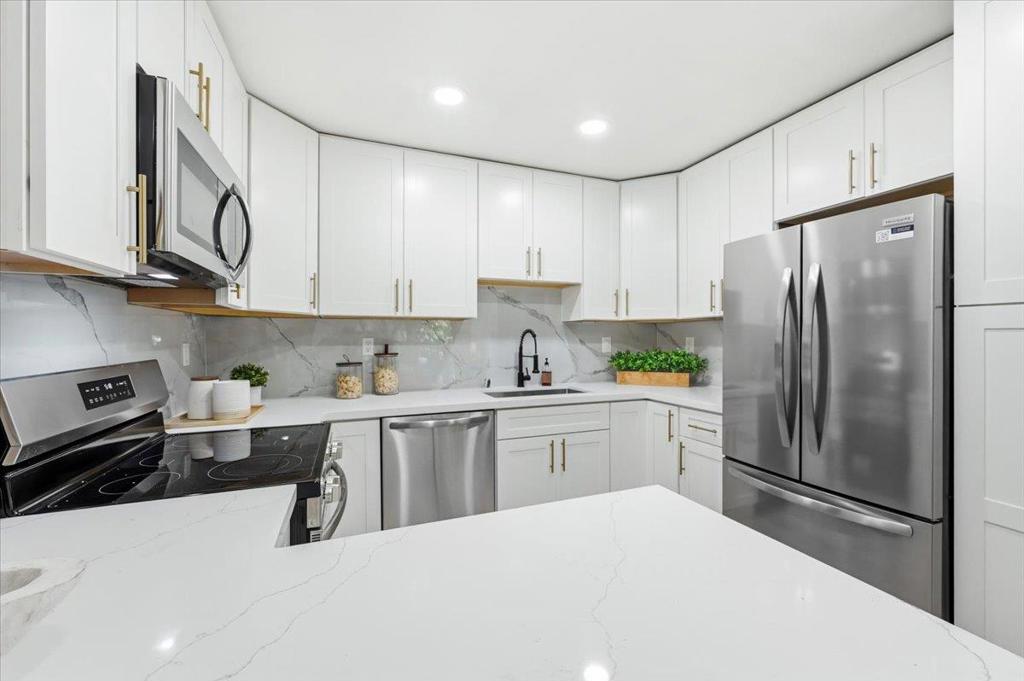 2700 Oak Road 11 Property Photo 12