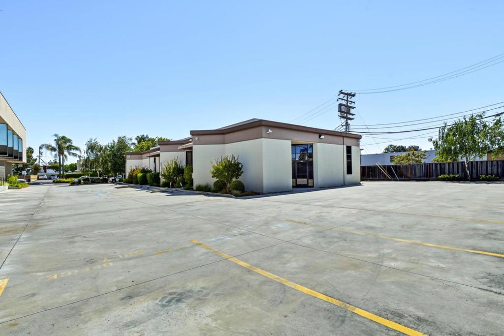 550 Price Avenue Property Photo 8