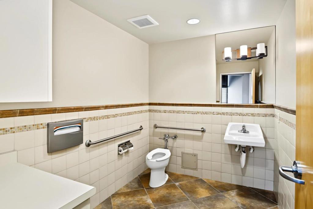 550 Price Avenue Property Photo 20