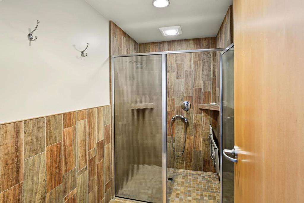 550 Price Avenue Property Photo 21