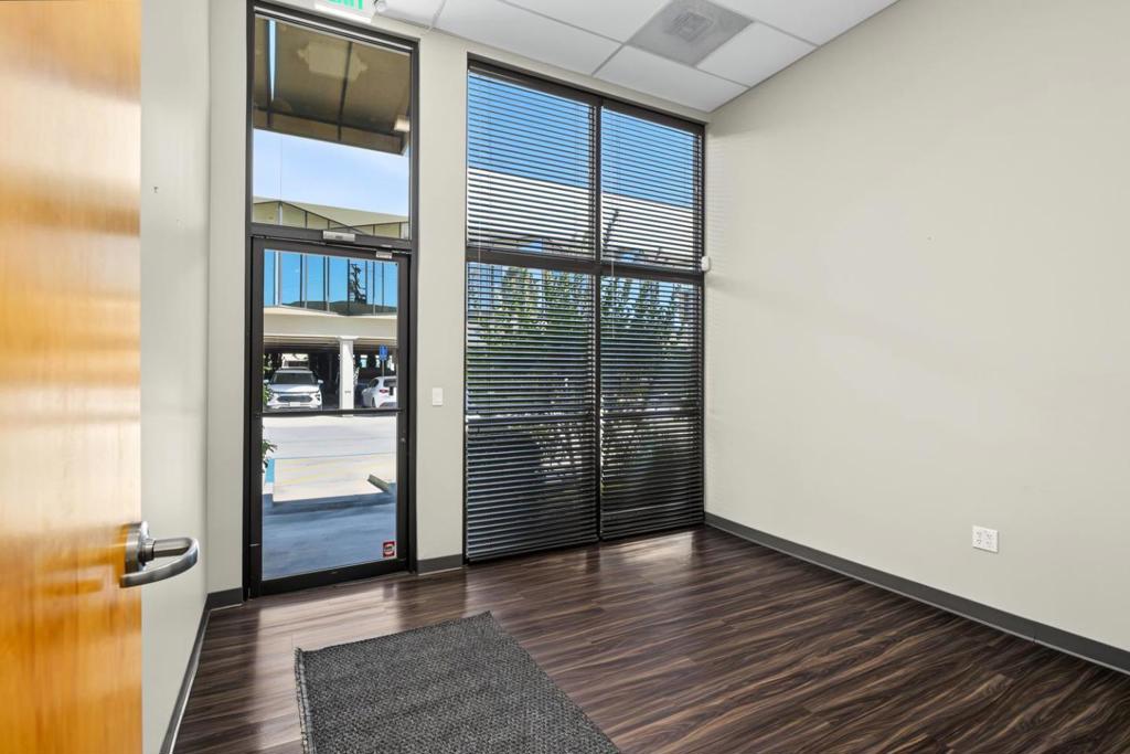 550 Price Avenue Property Photo 30