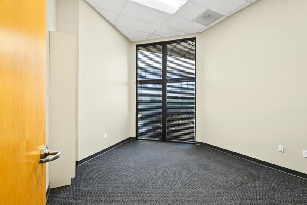 550 Price Avenue Property Photo 32