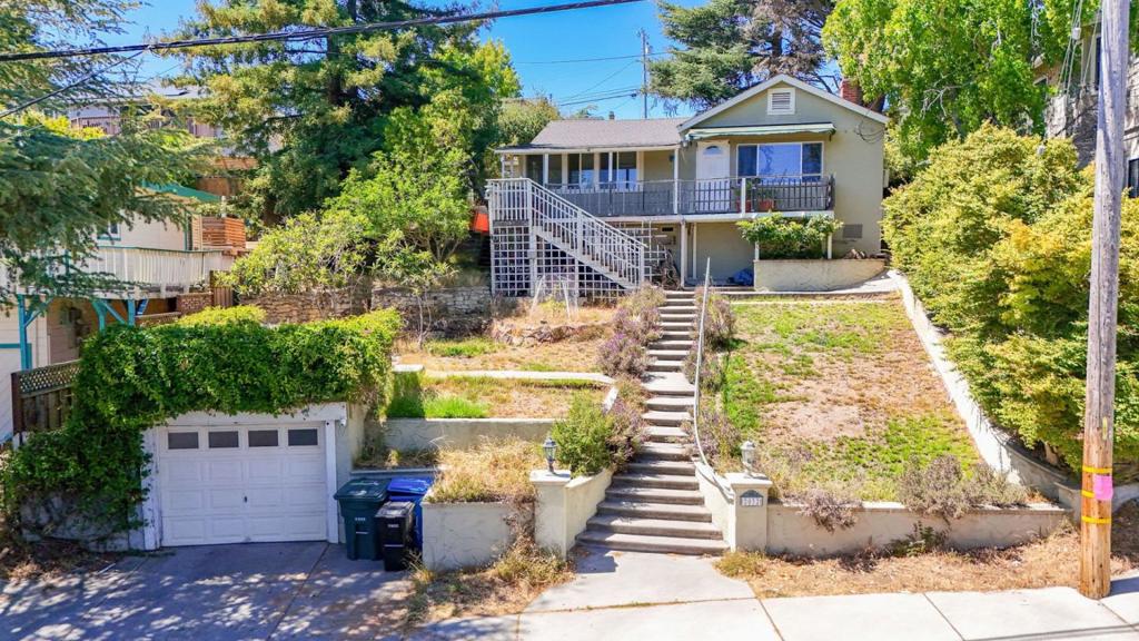 2032 Lyon Avenue Property Photo 2