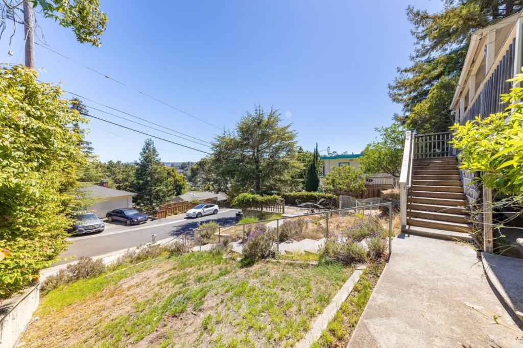 2032 Lyon Avenue Property Photo 7