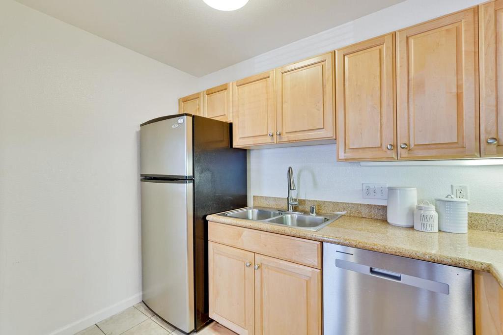 627 E El Camino Real 102 Property Photo 21