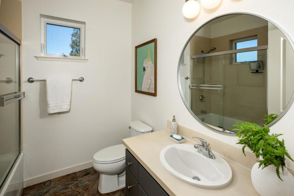 1901 Newbury Drive Property Photo 14