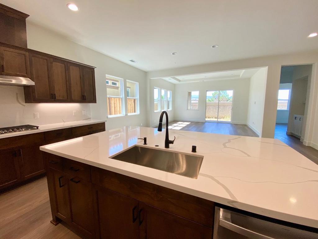 2106 White Oak Drive Property Photo 4