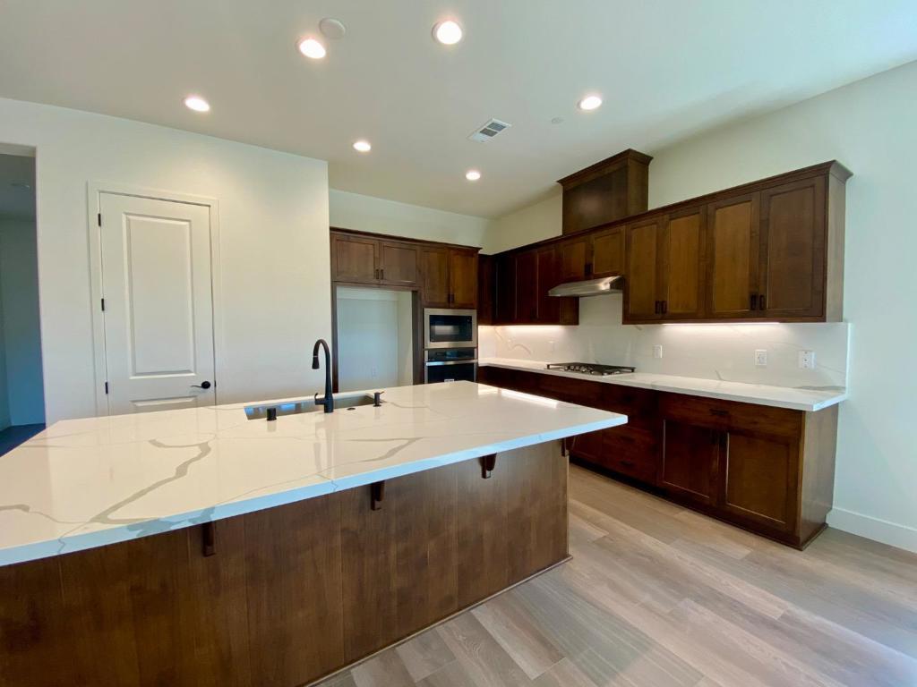 2106 White Oak Drive Property Photo 6