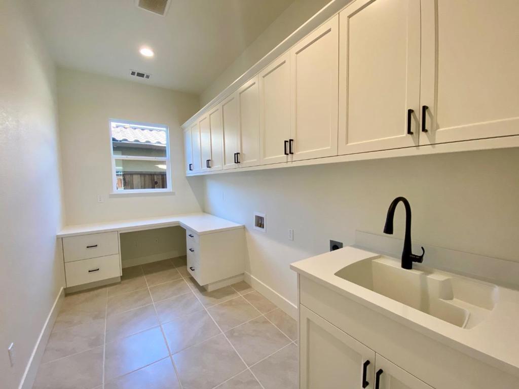 2106 White Oak Drive Property Photo 8