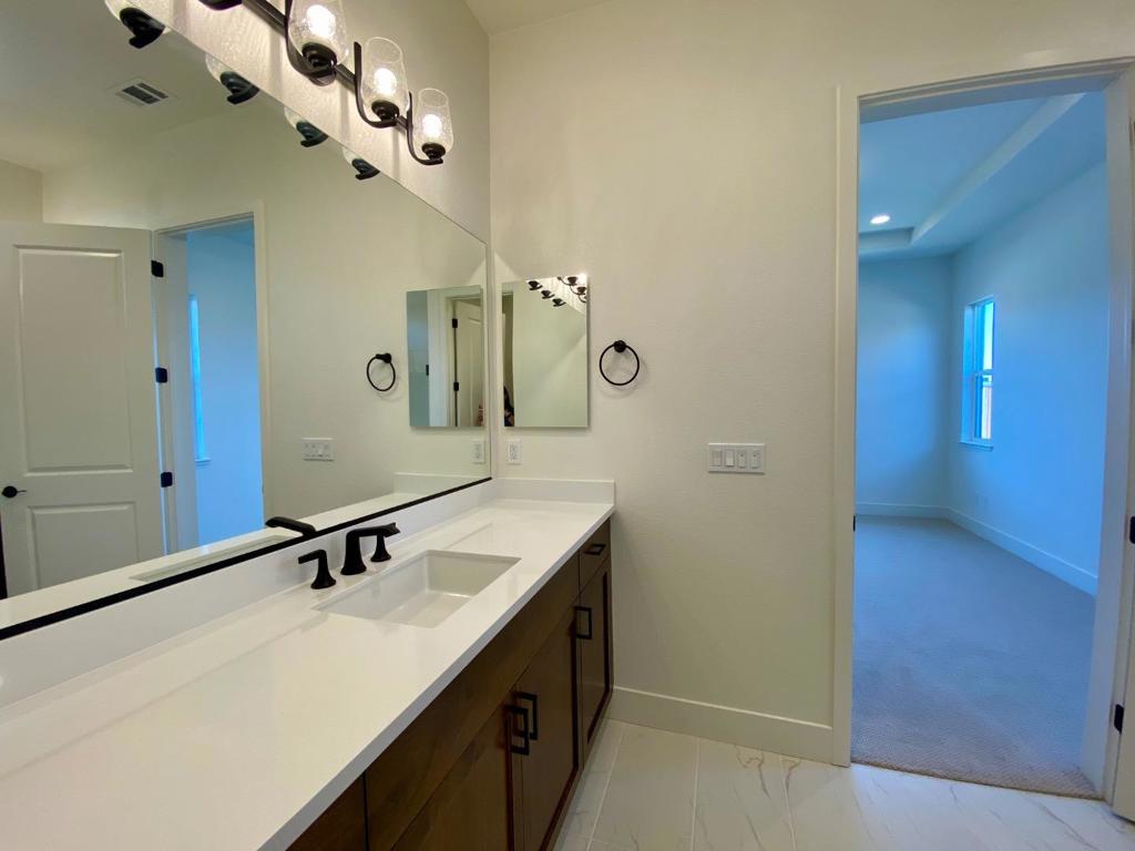 2106 White Oak Drive Property Photo 12