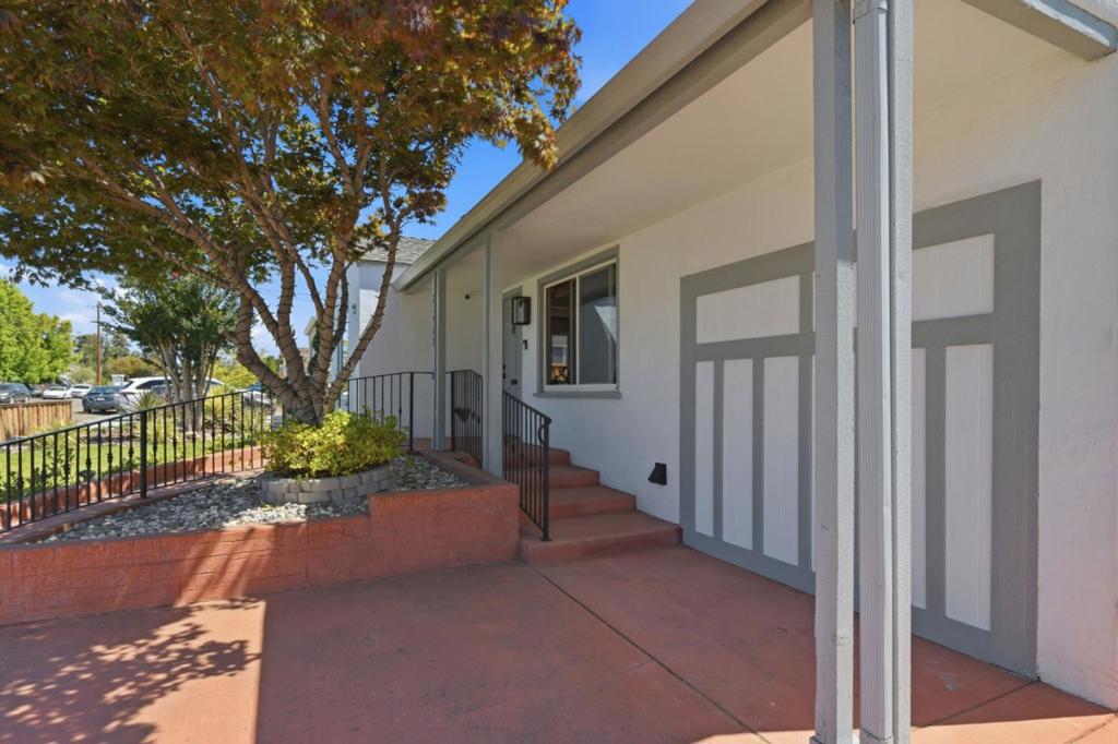 21968 Orange Avenue Property Photo 5