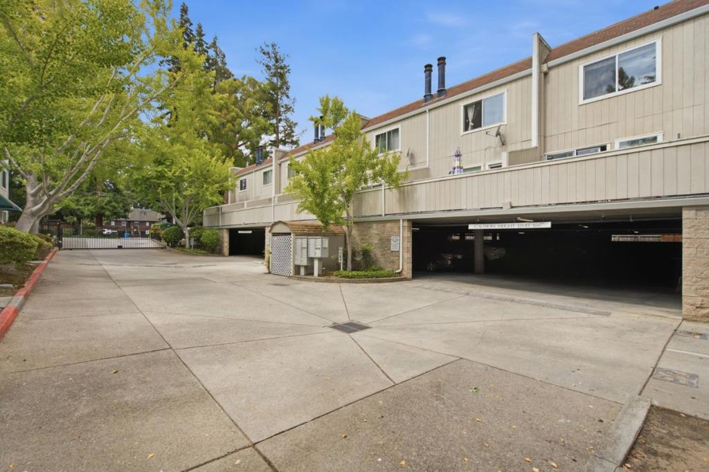 165 E Okeefe Street 9 Property Photo 29