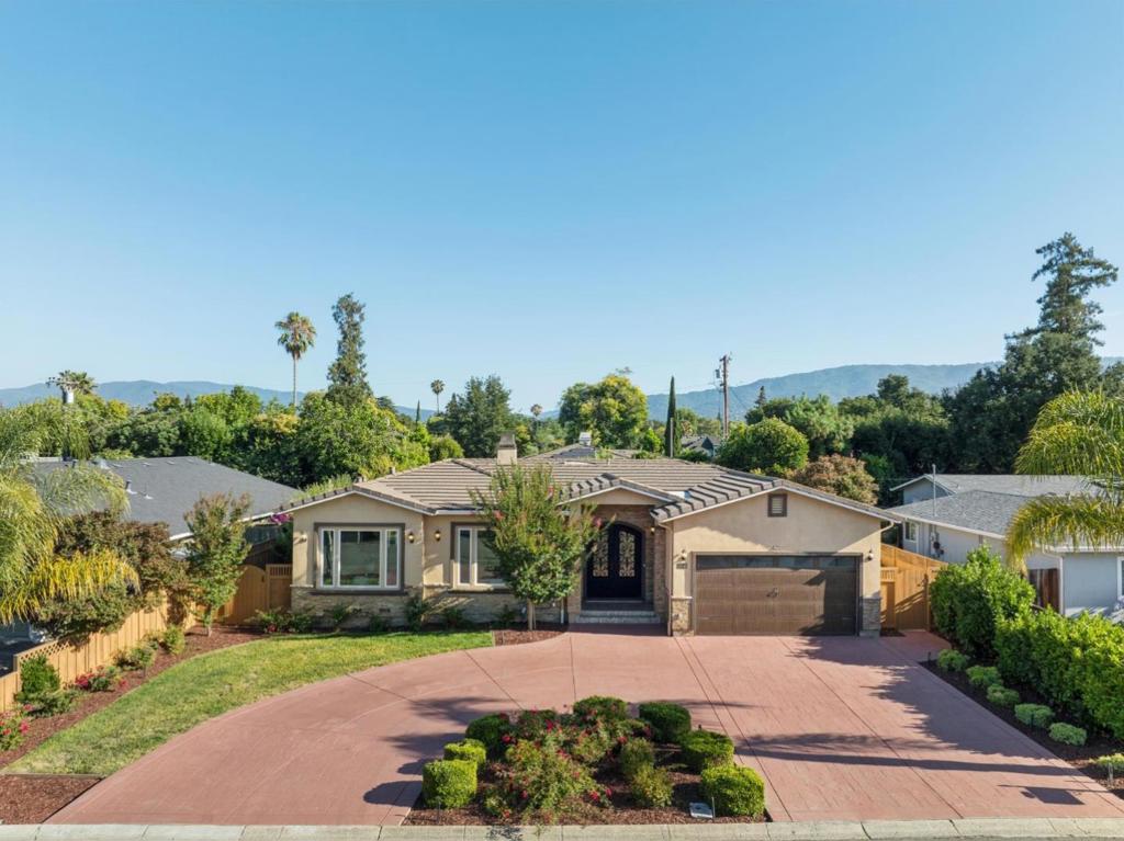 18548 Paseo Tierra Property Photo 1