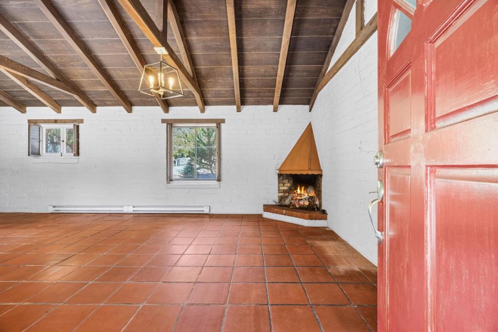 264 W Carmel Valley Road Property Photo 9
