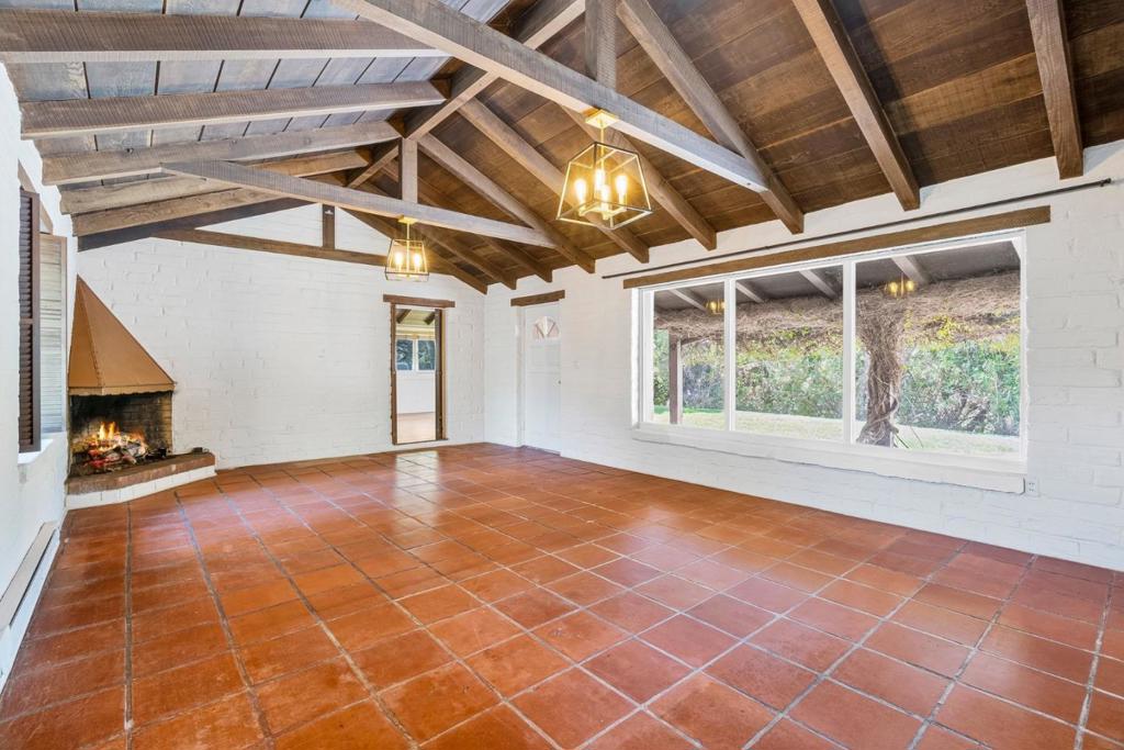 264 W Carmel Valley Road Property Photo 10