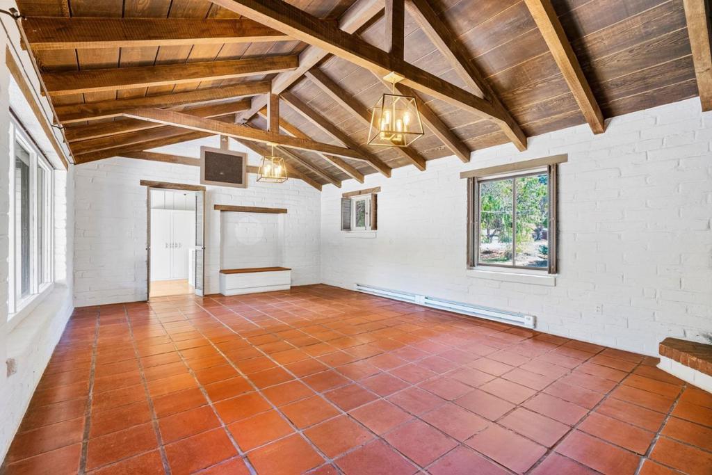 264 W Carmel Valley Road Property Photo 11
