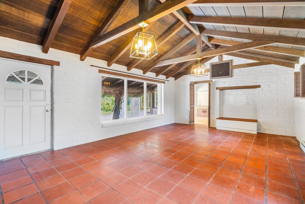 264 W Carmel Valley Road Property Photo 12