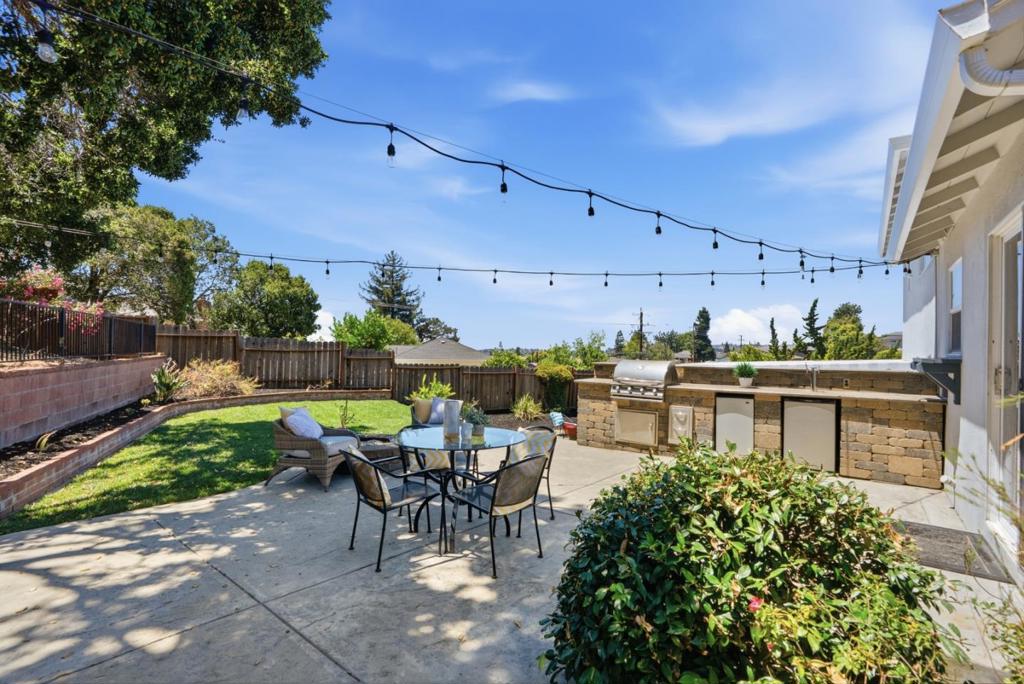19054 Vannoy Court Property Photo 8