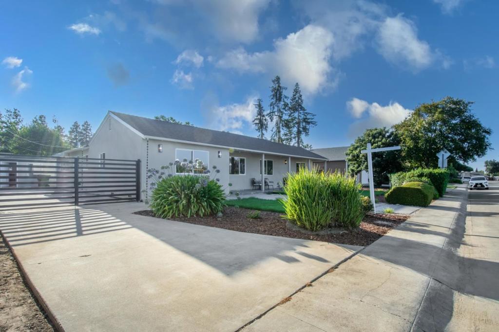 661 Empey Way Property Photo 3