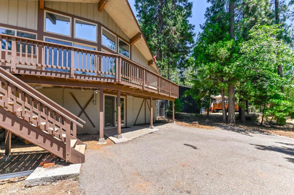 2320 Mustang Road Property Photo 3