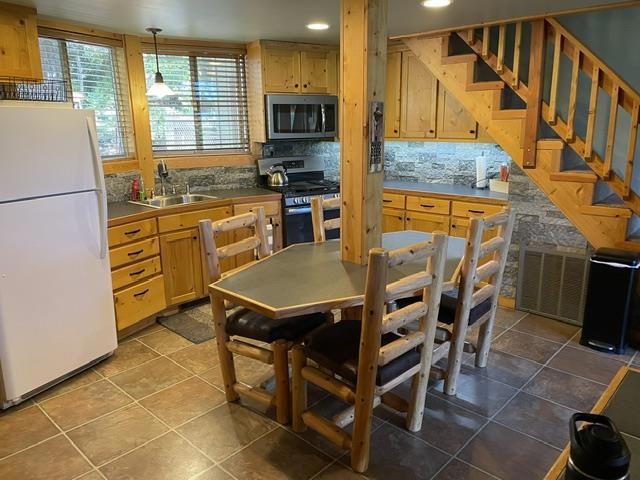 2320 Mustang Road Property Photo 6
