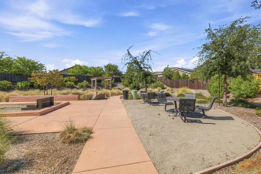 216 Raccoon Hollow Loop Property Photo 34