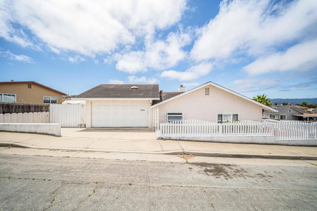 1696 Vallejo Street Property Photo 4