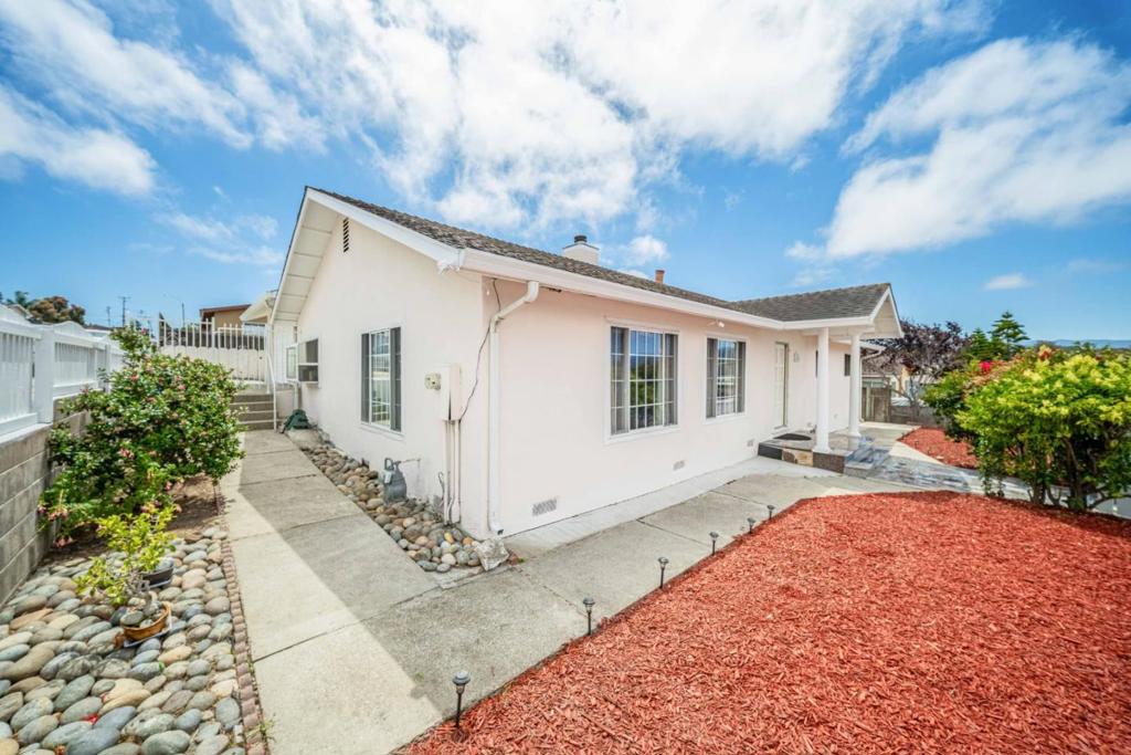 1696 Vallejo Street Property Photo 5