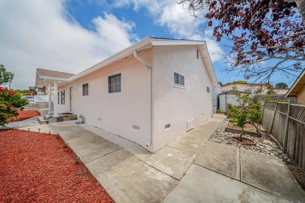 1696 Vallejo Street Property Photo 6