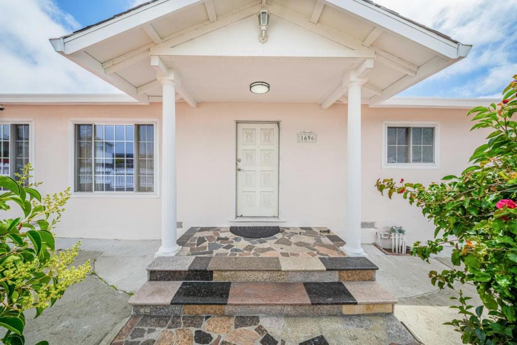 1696 Vallejo Street Property Photo 7