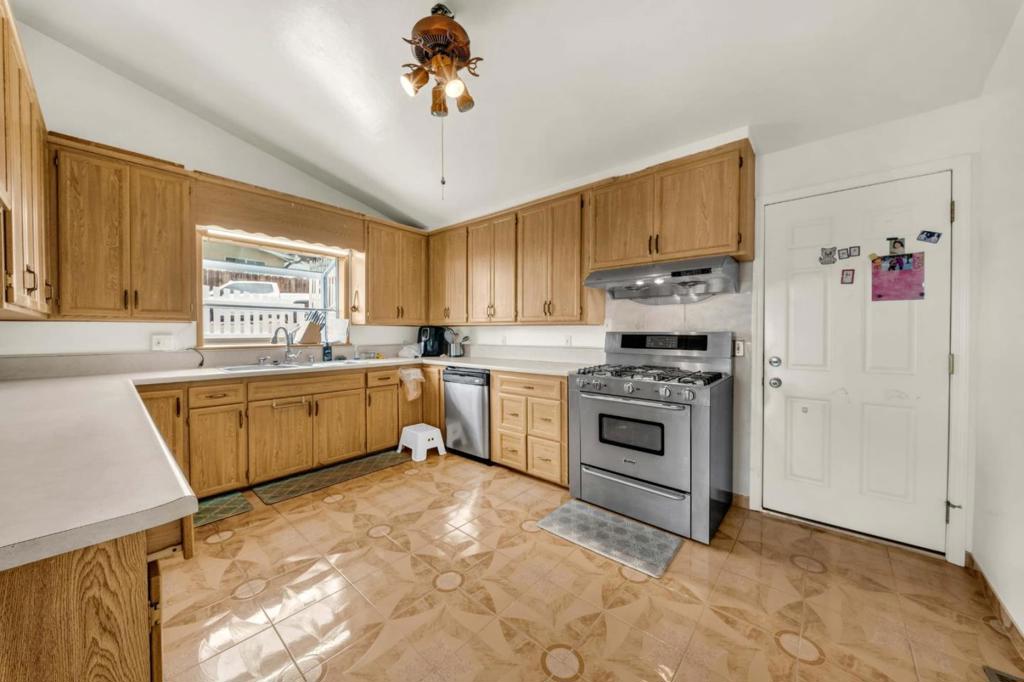 1696 Vallejo Street Property Photo 11