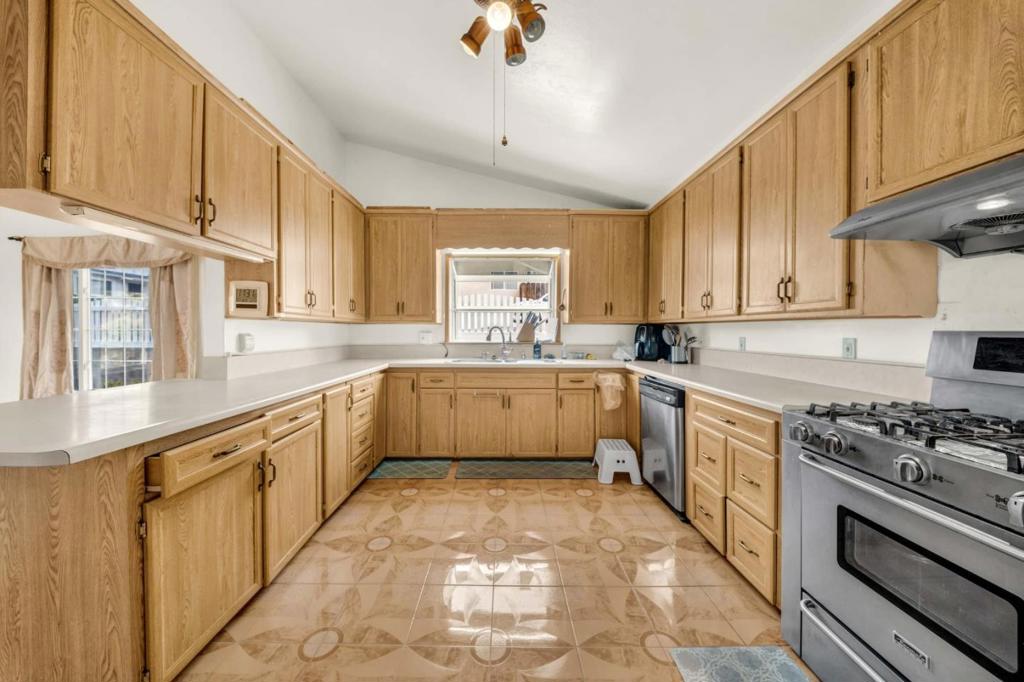 1696 Vallejo Street Property Photo 12