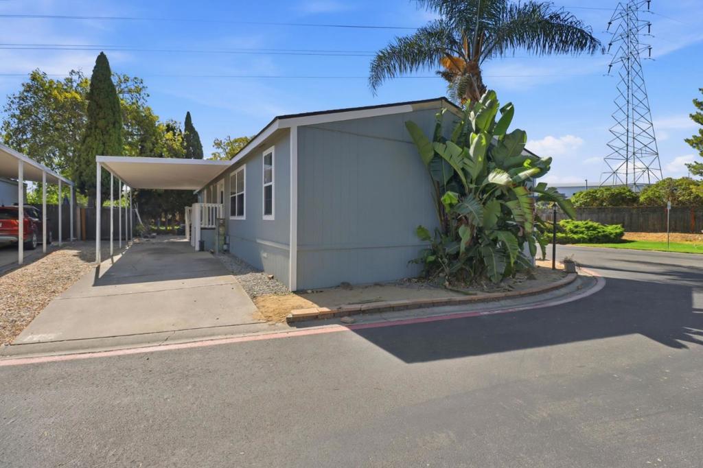 2052 Gold Street 101 Property Photo 6