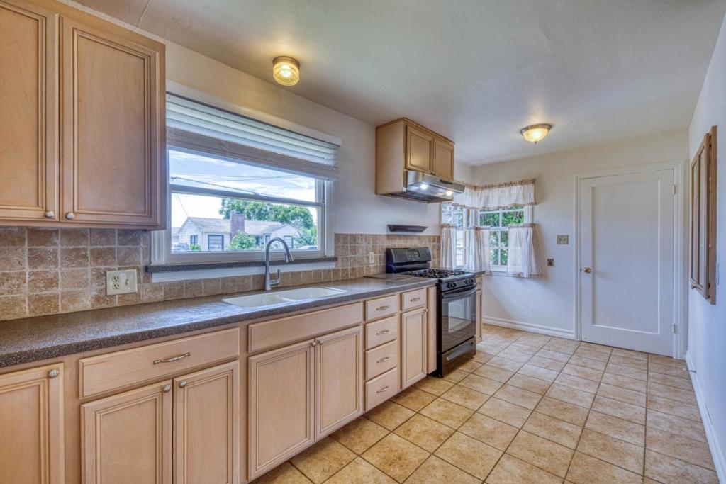 51 Nacional Street Property Photo 8