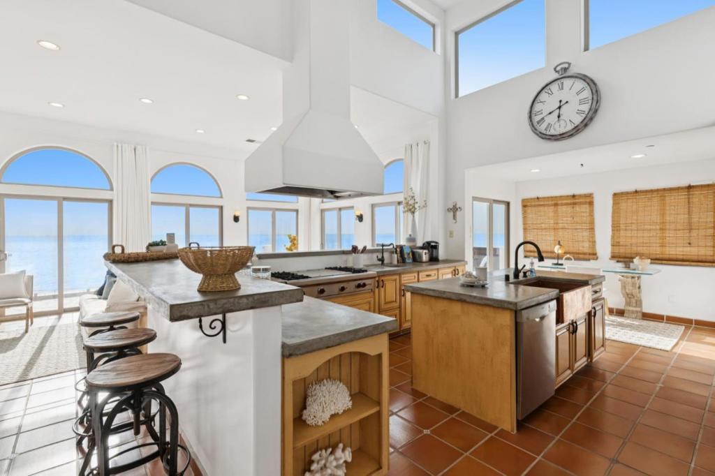 1669 Beach Boulevard Property Photo 15