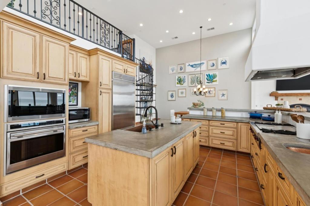 1669 Beach Boulevard Property Photo 22