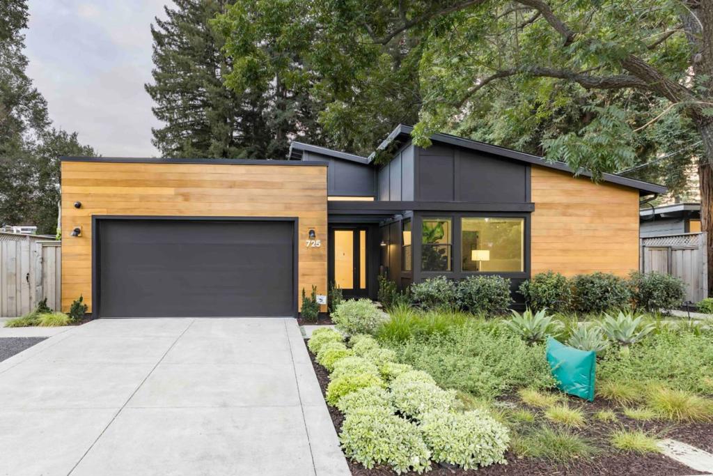 725 Evergreen Street Property Photo 1