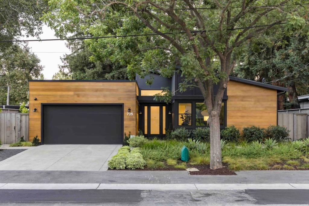 725 Evergreen Street Property Photo 2