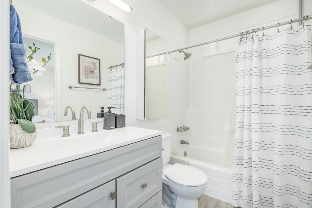 220 Castillion Terrace Property Photo 14