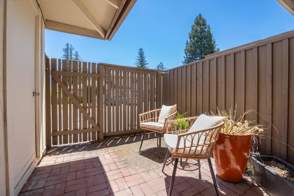220 Castillion Terrace Property Photo 20