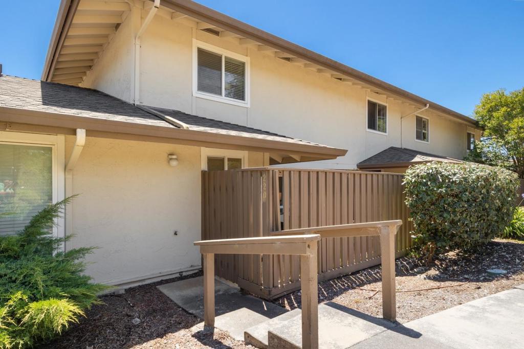 220 Castillion Terrace Property Photo 24
