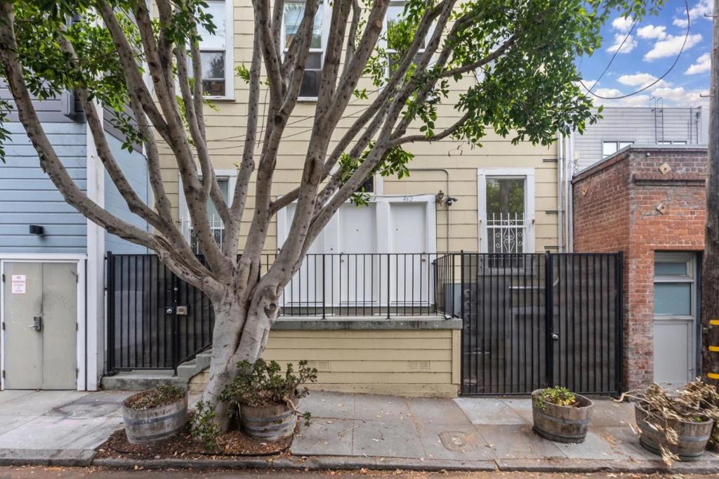 464 Linden Street Property Photo 3