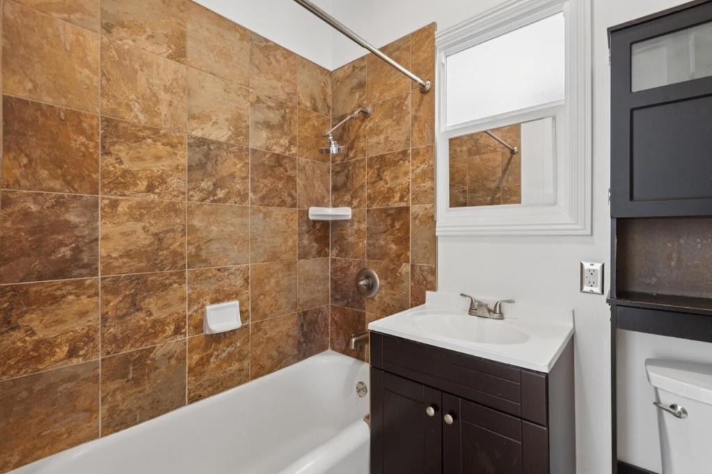 464 Linden Street Property Photo 6