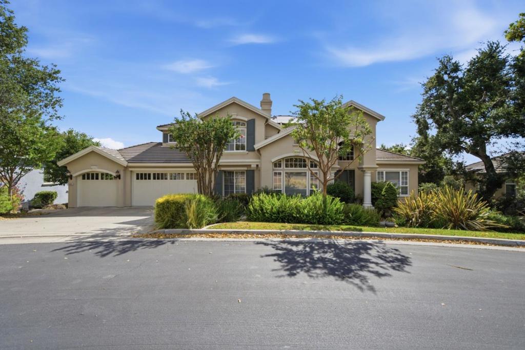 8411 Goldenrod Circle Property Photo 1